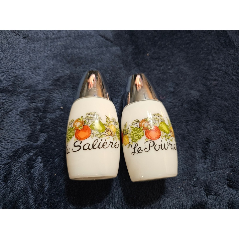 vintage white milk glass salt and pepper shakers corningware READ DESCRIPTION